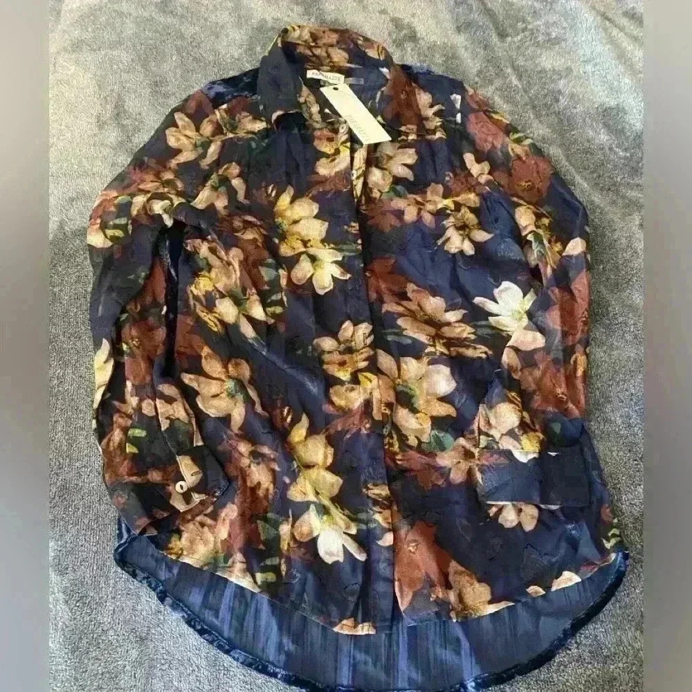 Paparazzi blouse Nwt size small